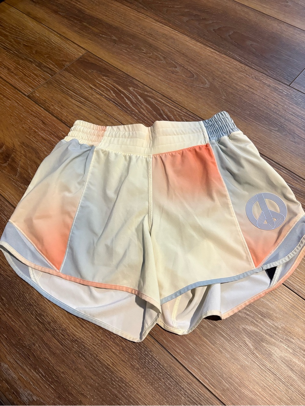 Lululemon x Madhappy Collab shorts ombré peace sign size 6